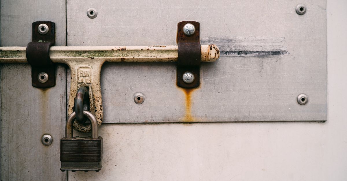 Locked Out at 2 AM? What to Expect From an Emergency Locksmith in Garden City Park — Jericho Tpke Locksmith