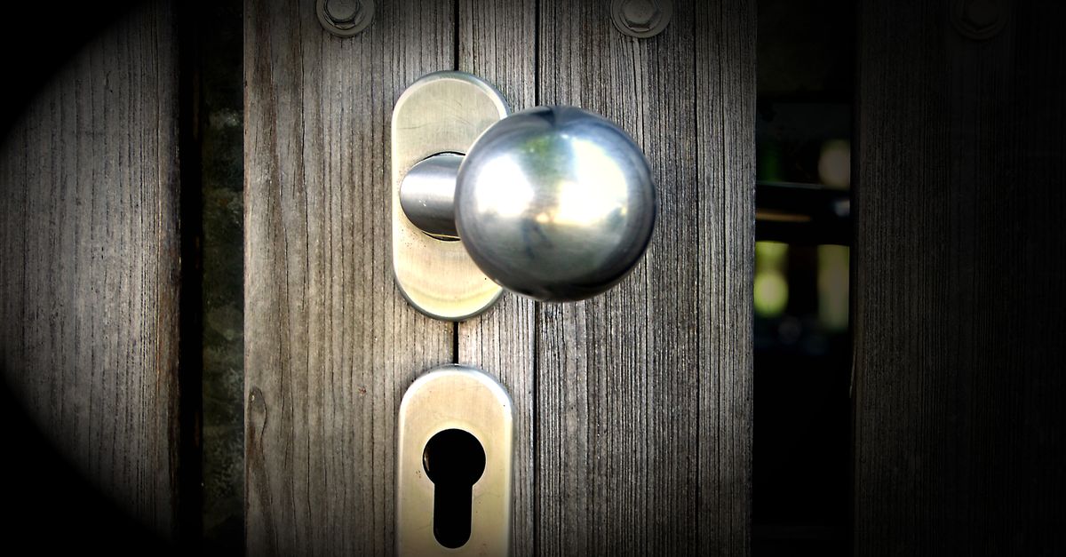 front door lock key — Jericho Tpke Locksmith