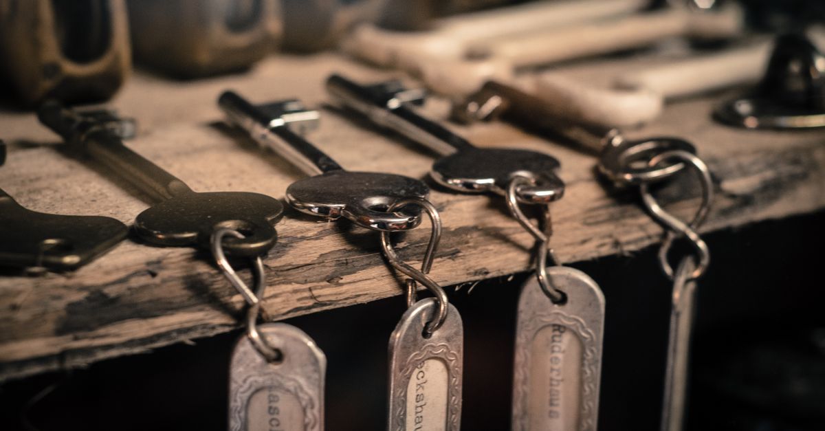 How a Tiered Master Key System Setup Works in Commercial Buildings — Jericho Tpke Locksmith